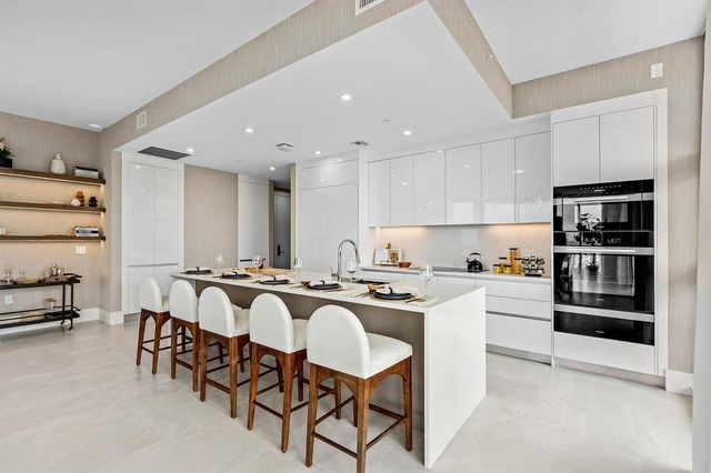 220 Lake Shore Drive 2123, Lake Park, FL 33403