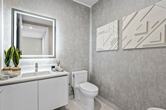 220 Lake Shore Drive 2123, Lake Park, FL 33403
