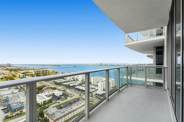 220 Lake Shore Drive 2123, Lake Park, FL 33403