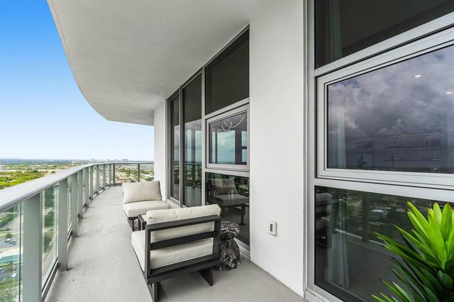220 Lake Shore Drive 2123, Lake Park, FL 33403