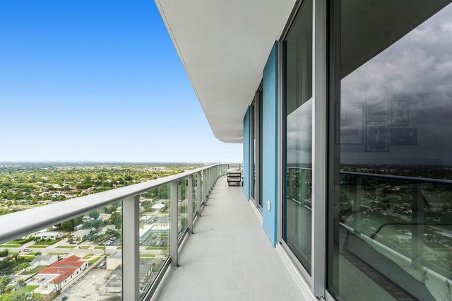 220 Lake Shore Drive 2123, Lake Park, FL 33403
