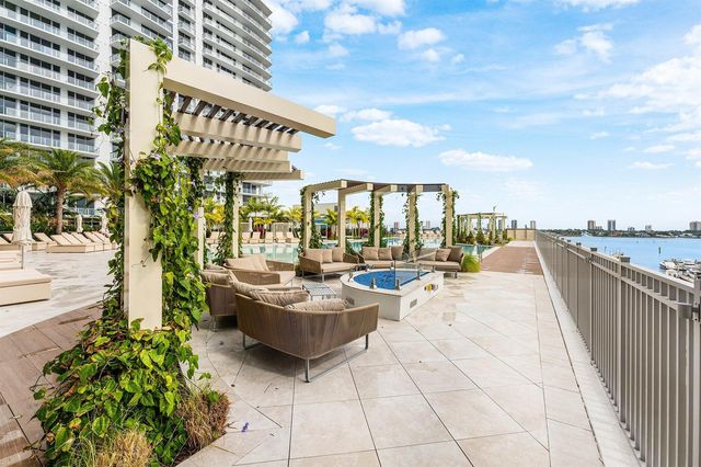 220 Lake Shore Drive 2123, Lake Park, FL 33403