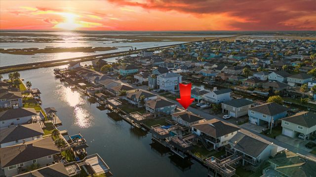 1121 Redfish Street, Bayou Vista, TX 77563