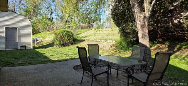 2205 Palmer Court, New Albany, IN 47150