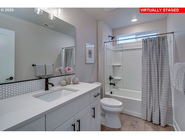 1318 E Canto St, Newberg, OR 97132