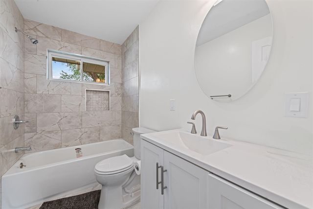 8417 Colonial Street, Dearborn Heights, MI 48127