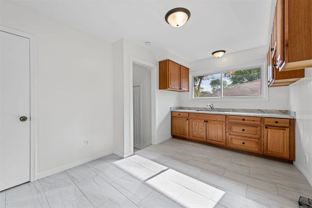 8417 Colonial Street, Dearborn Heights, MI 48127