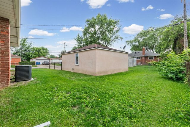 8417 Colonial Street, Dearborn Heights, MI 48127