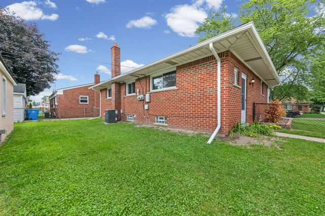 8417 Colonial Street, Dearborn Heights, MI 48127