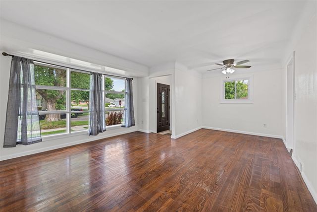 8417 Colonial Street, Dearborn Heights, MI 48127