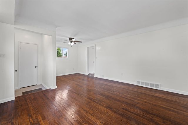 8417 Colonial Street, Dearborn Heights, MI 48127