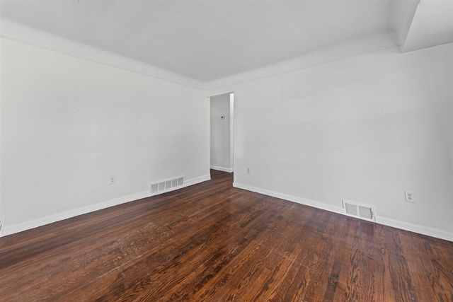 8417 Colonial Street, Dearborn Heights, MI 48127