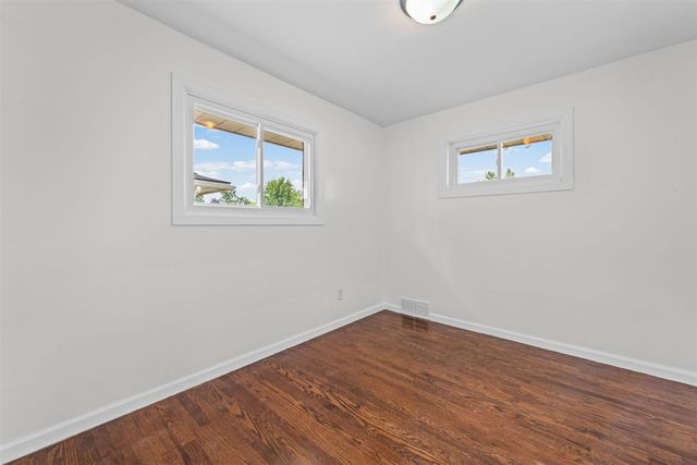 8417 Colonial Street, Dearborn Heights, MI 48127