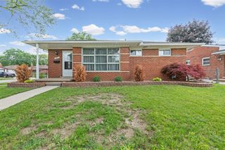 8417 Colonial Street, Dearborn Heights, MI 48127