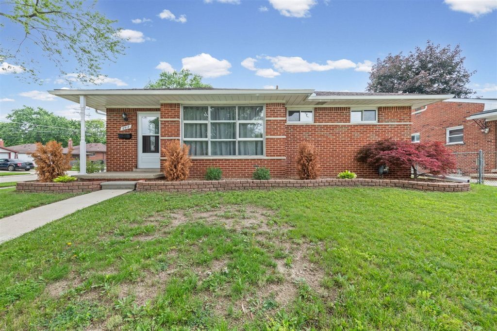 8417 Colonial Street, Dearborn Heights, MI 48127