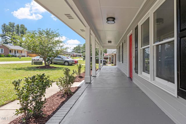 4332 Falls Drive, Hope Mills, NC 28348