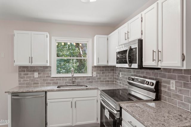 4332 Falls Drive, Hope Mills, NC 28348