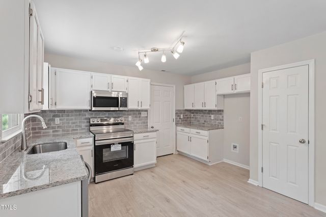 4332 Falls Drive, Hope Mills, NC 28348