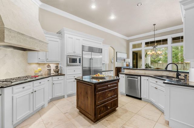 30 Midday Sun Place, The Woodlands, TX 77382