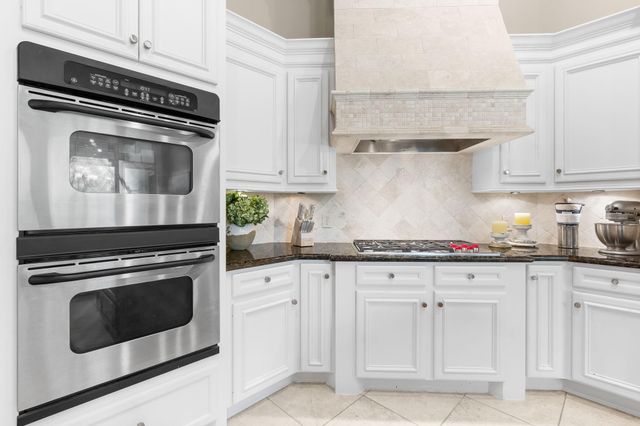 30 Midday Sun Place, The Woodlands, TX 77382