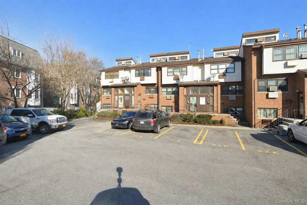 120-11 Cove Court 89, College Point, NY 11356