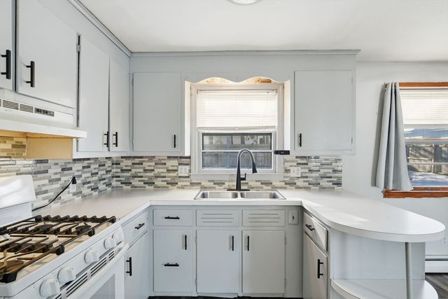 55 Gardens Dr, Springfield, MA 01119