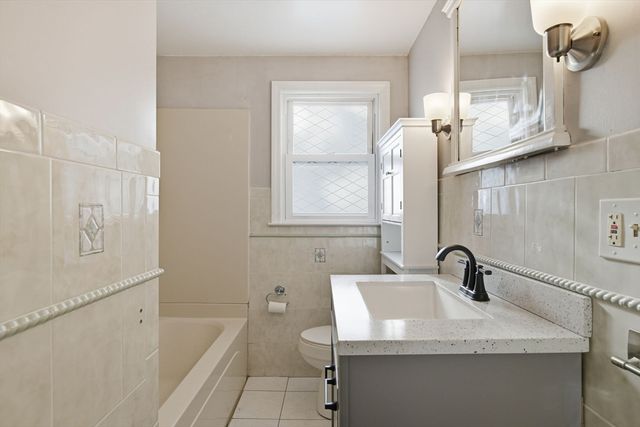 55 Gardens Dr, Springfield, MA 01119