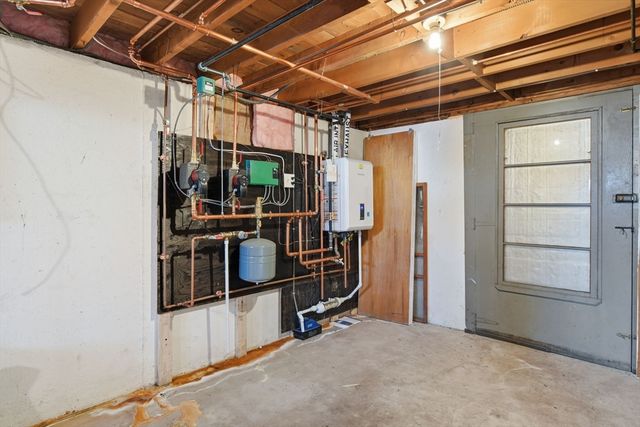 55 Gardens Dr, Springfield, MA 01119