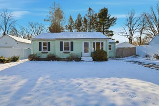 55 Gardens Dr, Springfield, MA 01119