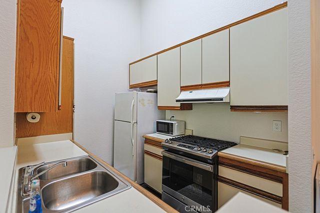 10610 Lakeside Dr, Garden Grove, CA 92840
