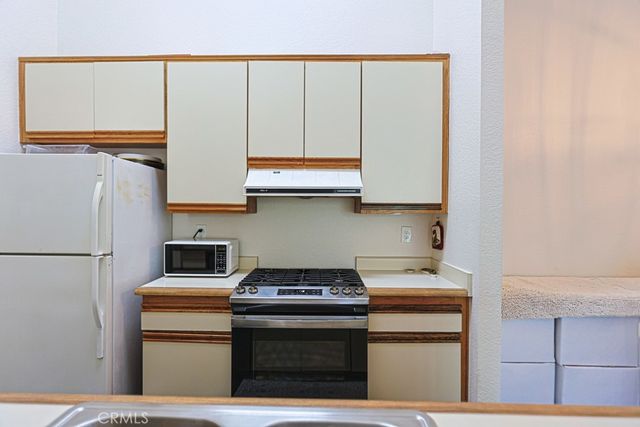 10610 Lakeside Dr, Garden Grove, CA 92840