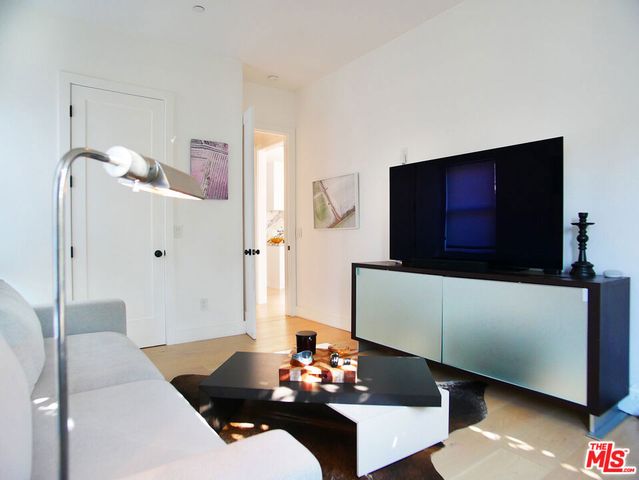 3744 Somerset Drive, Los Angeles, CA 90016