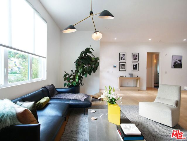 3744 Somerset Drive, Los Angeles, CA 90016