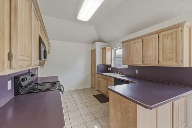 500 Bluebonnet Drive, Burleson, TX 76028