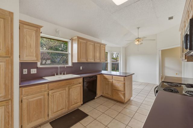 500 Bluebonnet Drive, Burleson, TX 76028