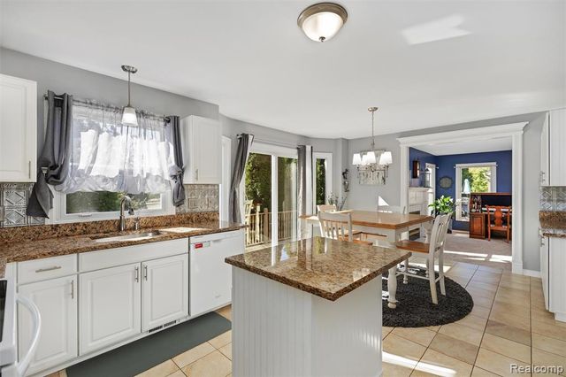 1022 Pointe Place Boulevard, Rochester, MI 48307