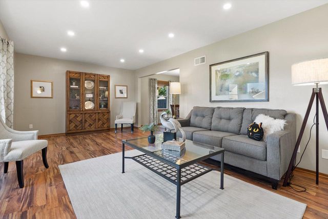 1041 E Mary LANE, Oak Creek, WI 53154