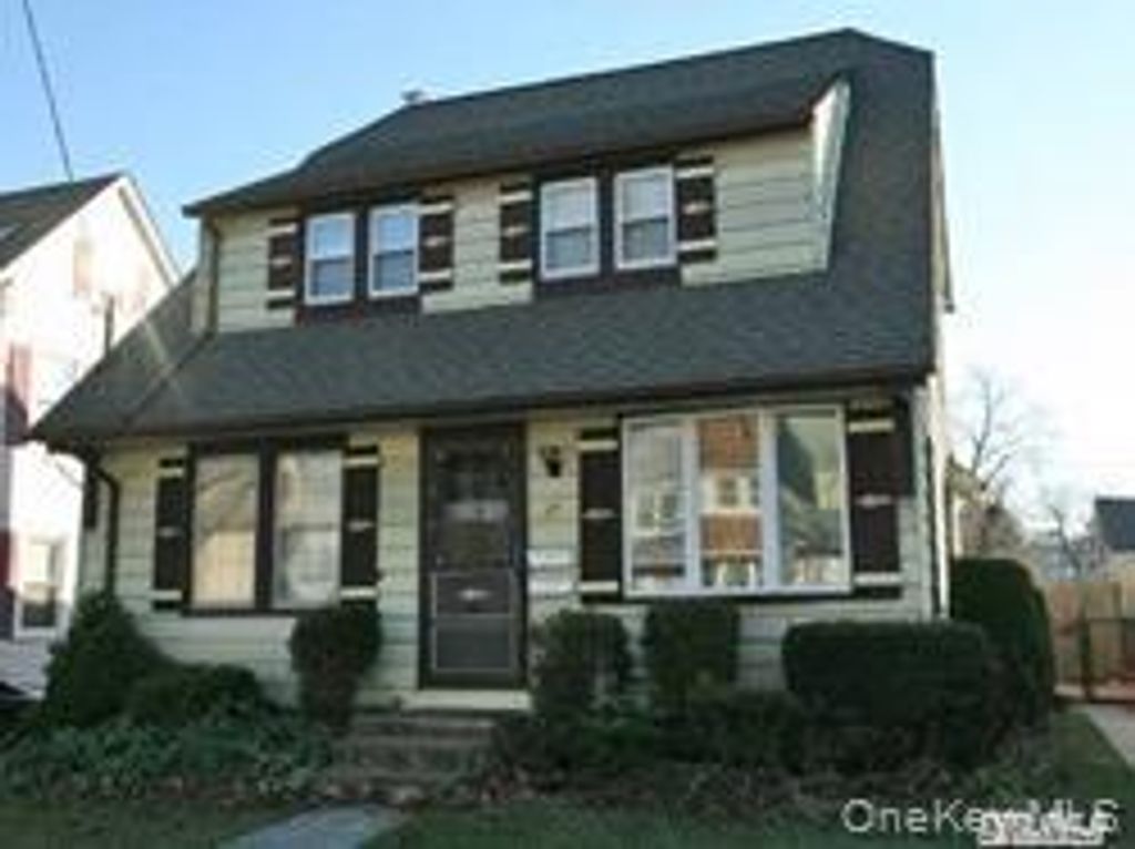 56 Cornell Street 2nd floor, Williston Park, NY 11596