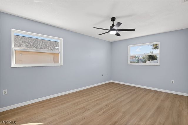 876 Linnaen TER NW, Port Charlotte, FL 33948