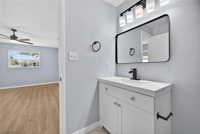 876 Linnaen TER NW, Port Charlotte, FL 33948