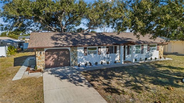 876 Linnaen TER NW, Port Charlotte, FL 33948