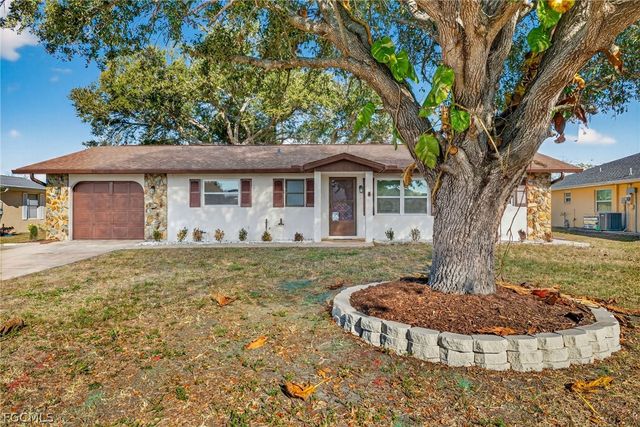 876 Linnaen TER NW, Port Charlotte, FL 33948