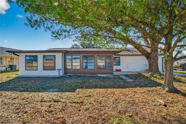 876 Linnaen TER NW, Port Charlotte, FL 33948