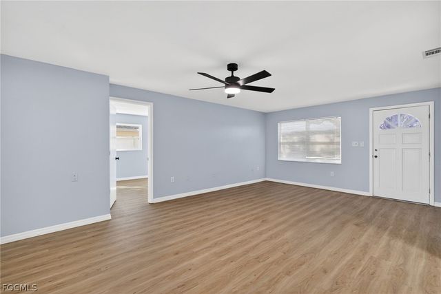 876 Linnaen TER NW, Port Charlotte, FL 33948