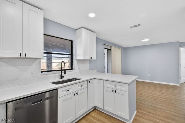 876 Linnaen TER NW, Port Charlotte, FL 33948