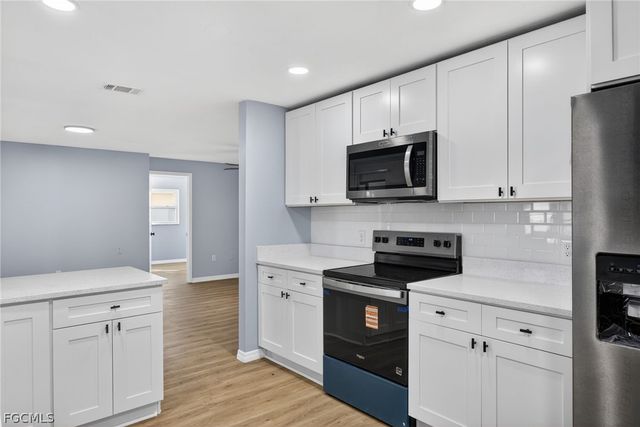 876 Linnaen TER NW, Port Charlotte, FL 33948