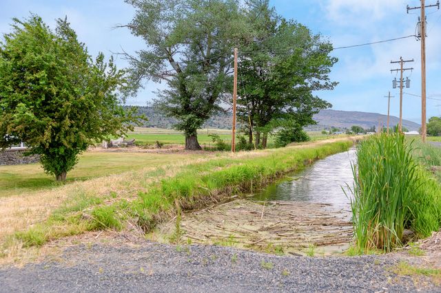 9452 Matney Way, Klamath Falls, OR 97603