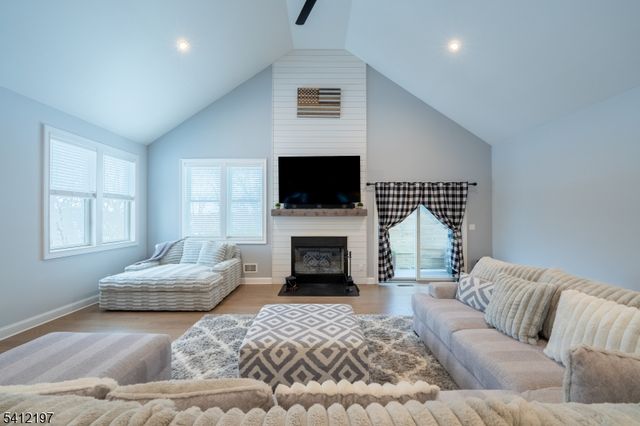 27 Sterling Dr, Wantage Twp., NJ 07461