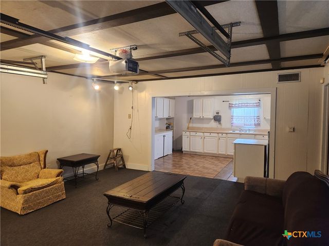 102 Duke Street, Yoakum, TX 77995
