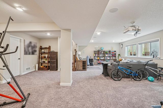 5928 Pinnacle Circle NE, Prior Lake, MN 55372